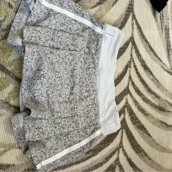 lululemon athletica Gray and White Athletic Skirt - Picture 1 of 2